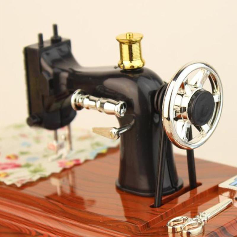 Junips | Mini Craft Retro Sewing Machine Decor