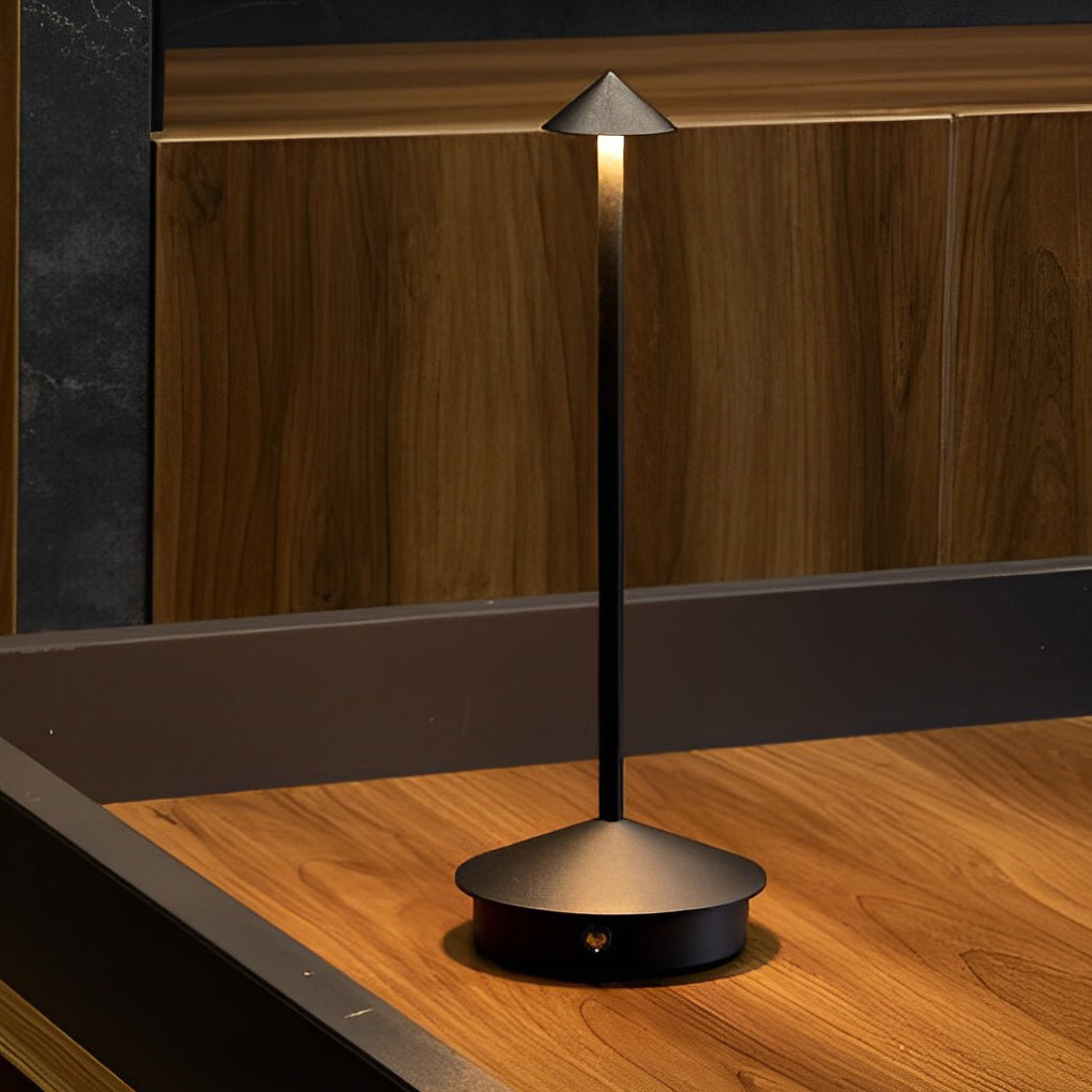 Junips | Pina Pro - Stylish Dimmable USB Table Lamp