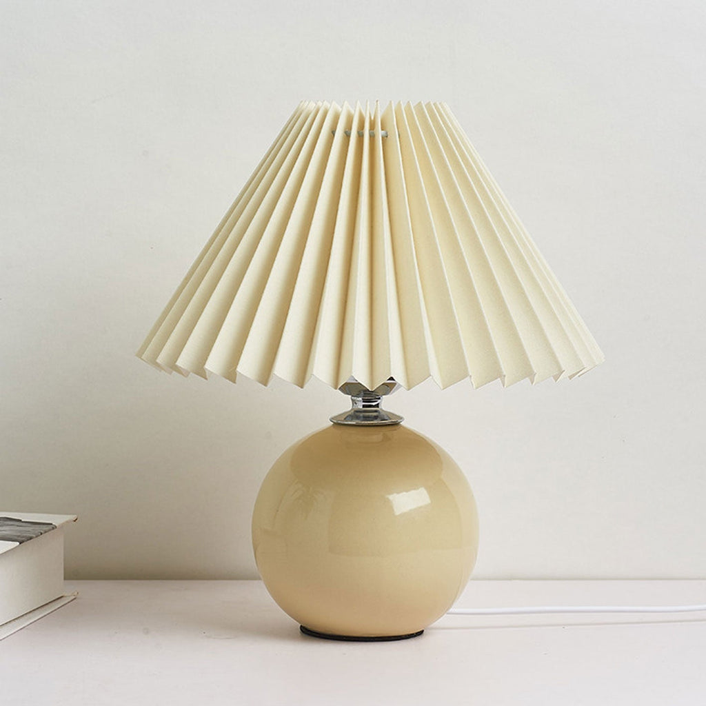 Junips | Nordic minimalist 1-light table lamp made of ceramic with pleats