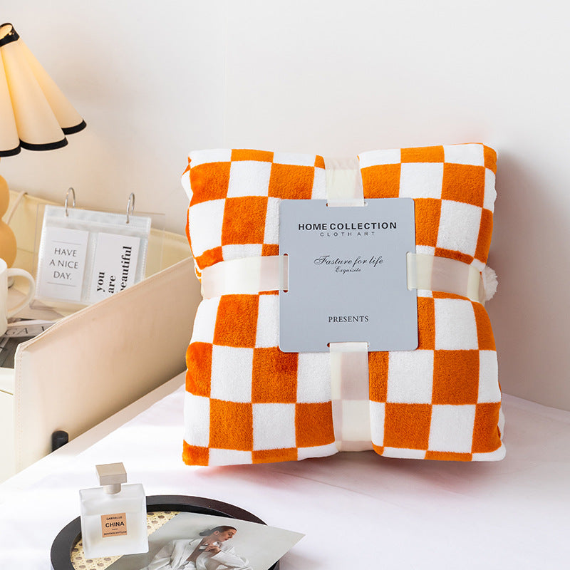Junips | Stylish blanket in checkered pattern for your home