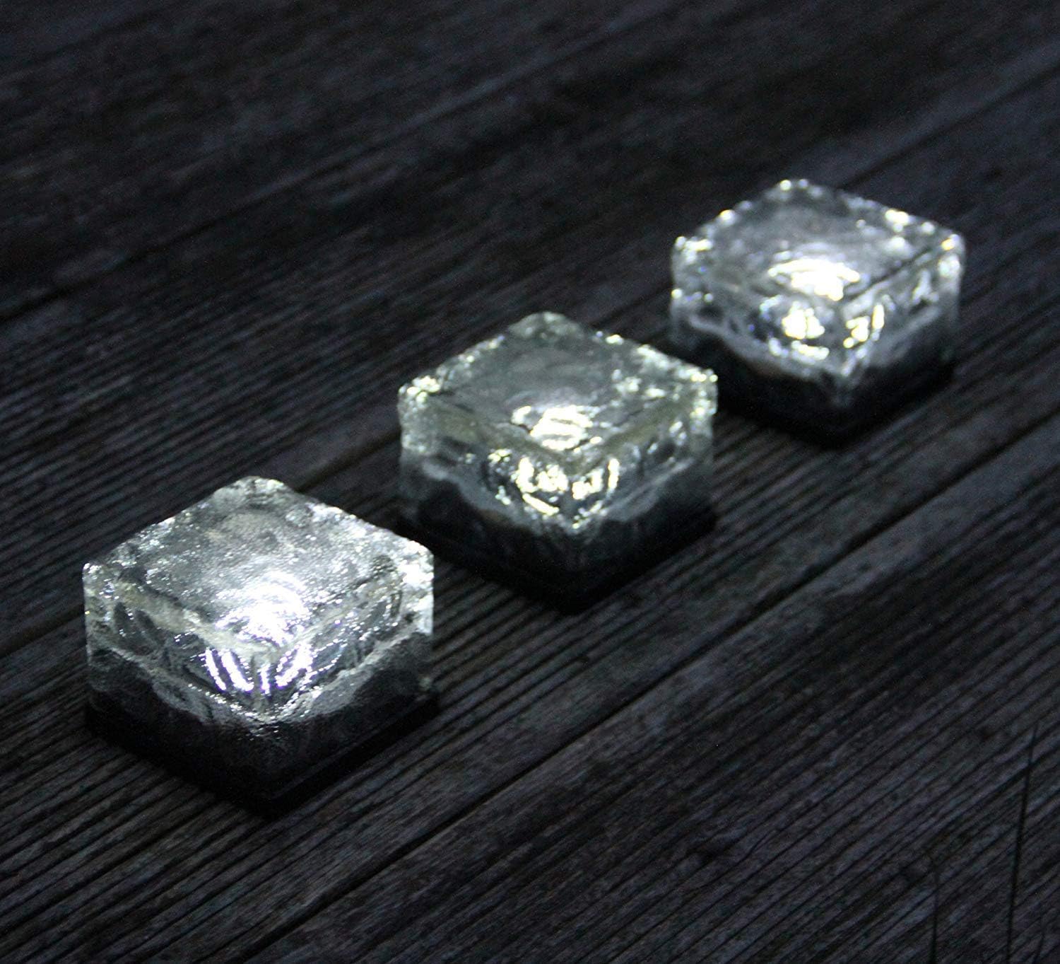 LumiSquare – Solar Powered Garden Light