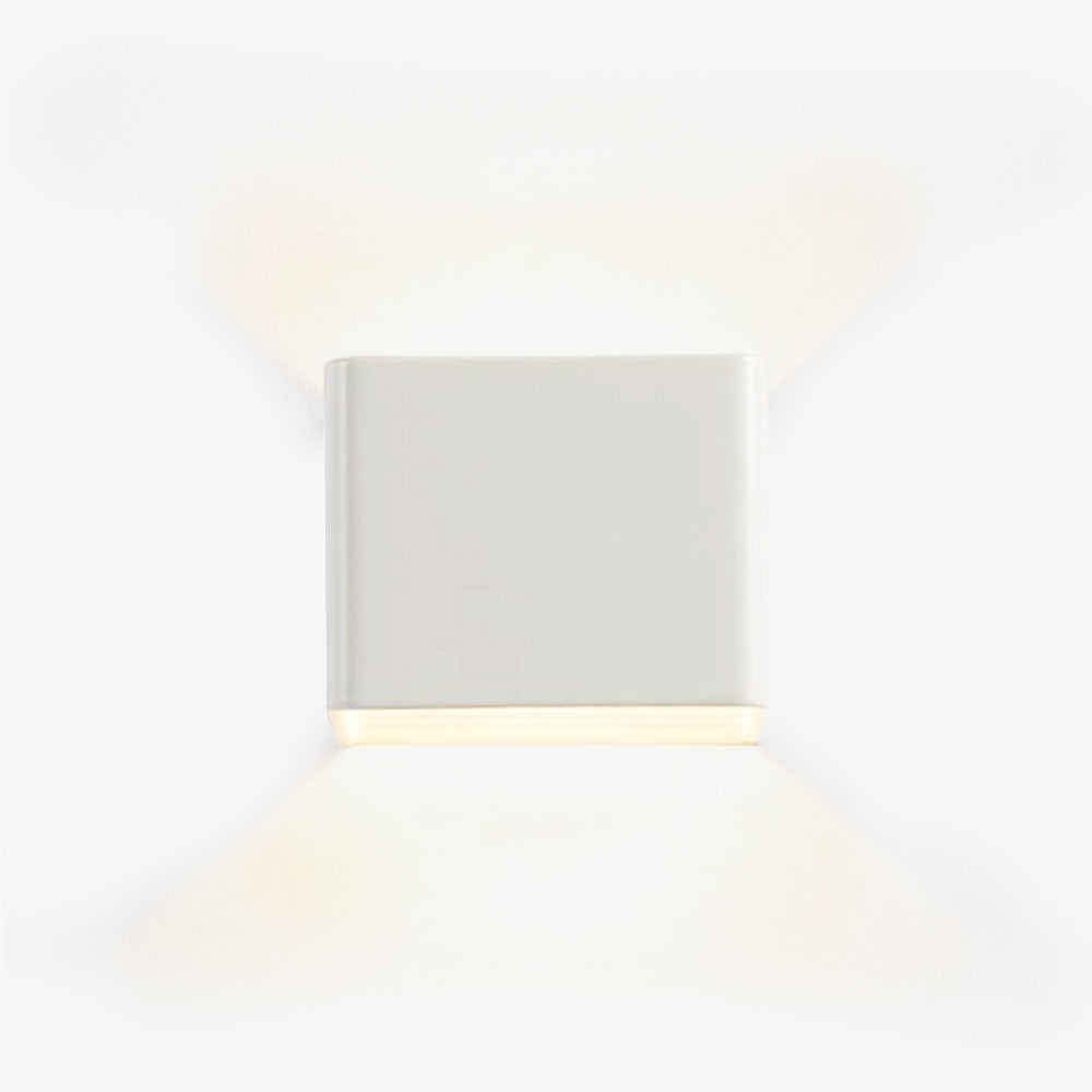 Junips | OrrSquare – Modern square wall lamp for stylish lighting