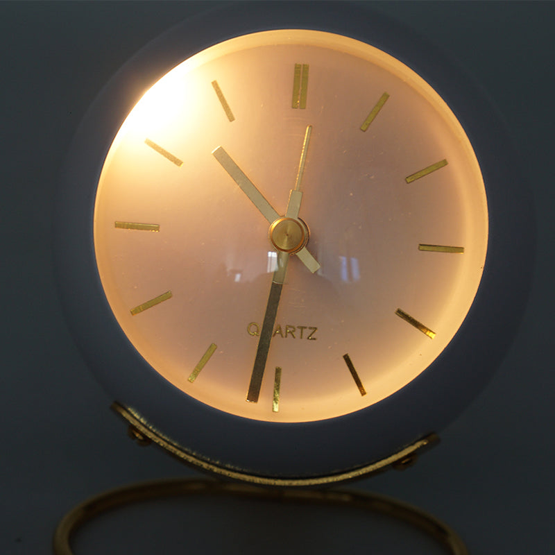 Junips | Minimalistic round table clock