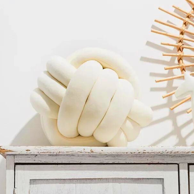 Junips | Scandinavian Knot Cushion made of Velvet