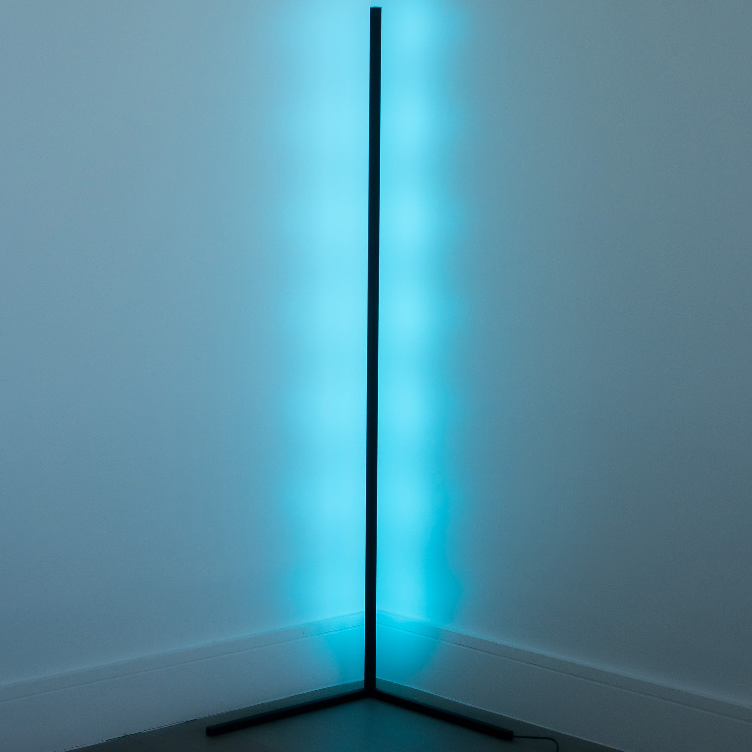 Junips | Modern Corner LED Floor Lamp – Space-Saving Minimalist Design with Soft Ambient Lighting