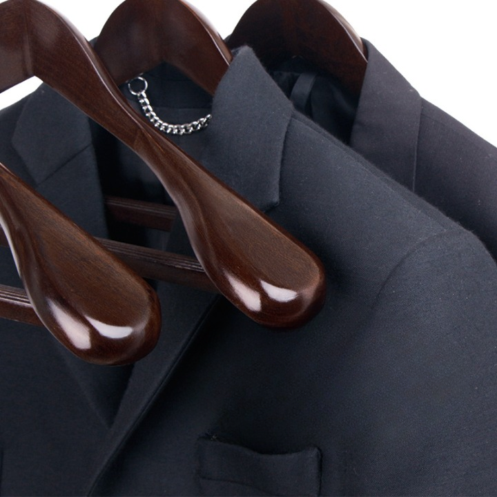 Junips | Oaklee Élite – Luxury Wood Hangers with Sophisticated Design