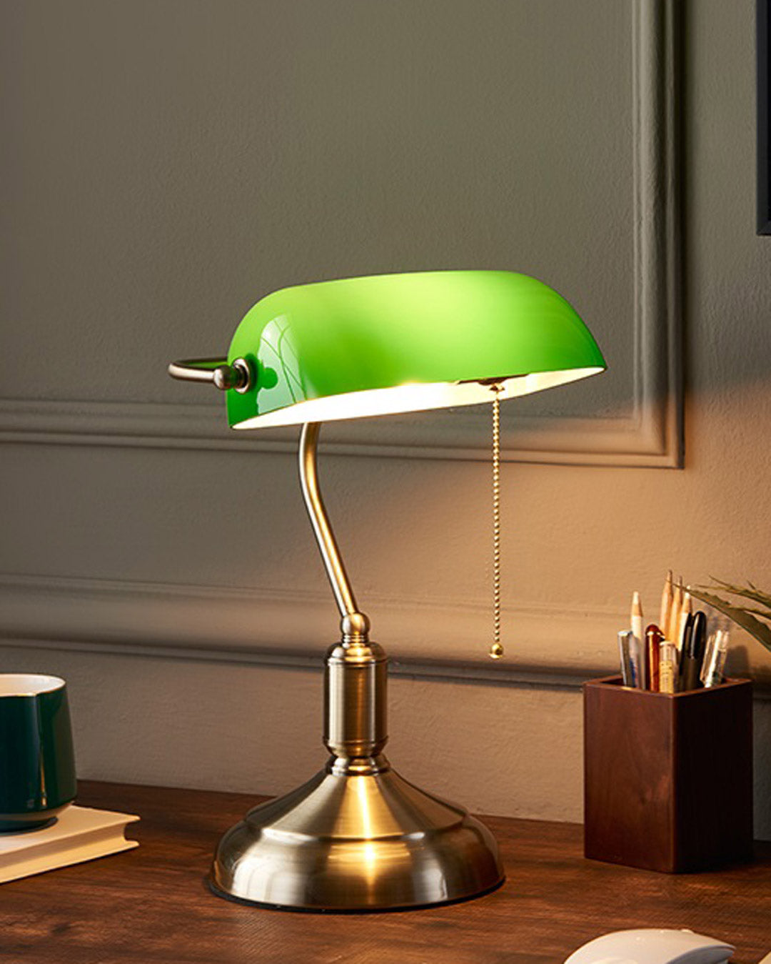 Junips | Classic Banker Lamp