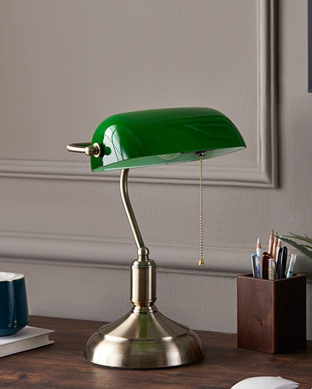 Junips | Classic Banker Lamp