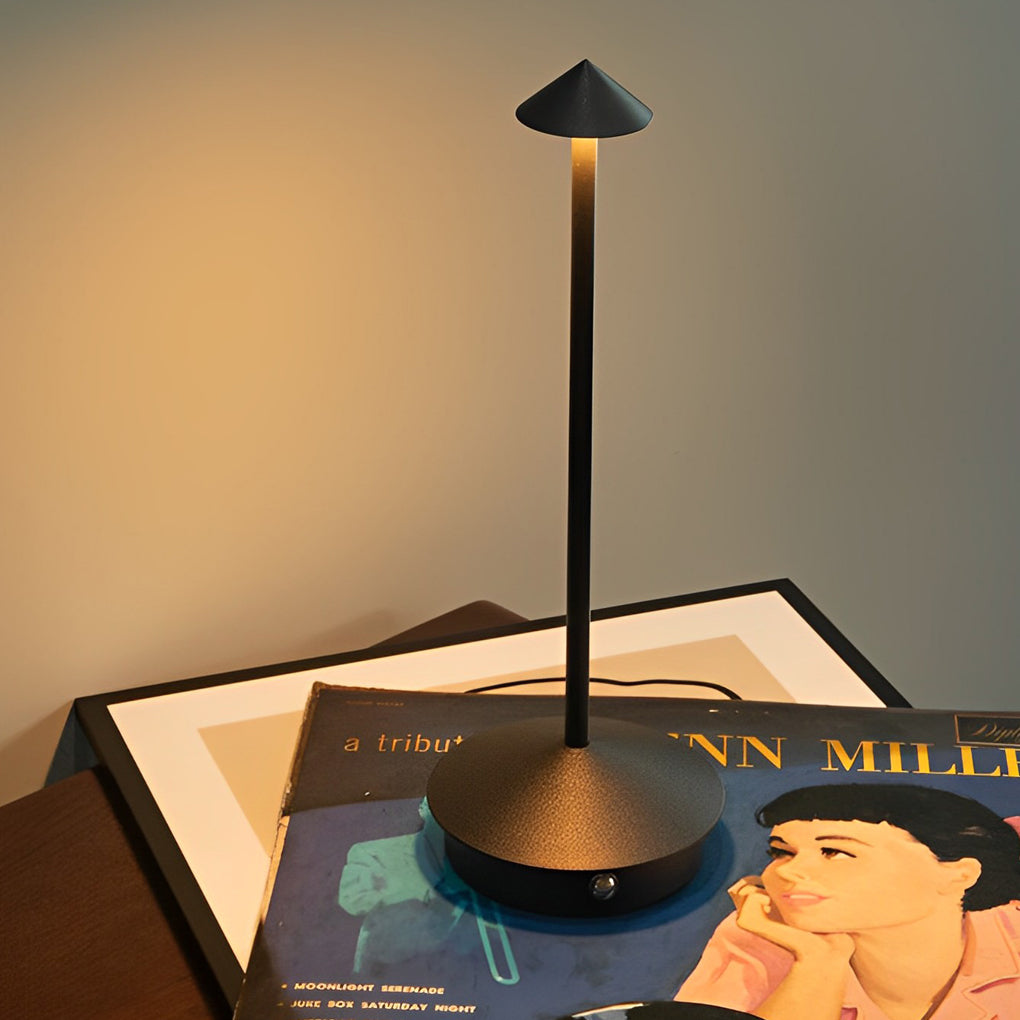 Junips | Pina Pro - Stylish Dimmable USB Table Lamp