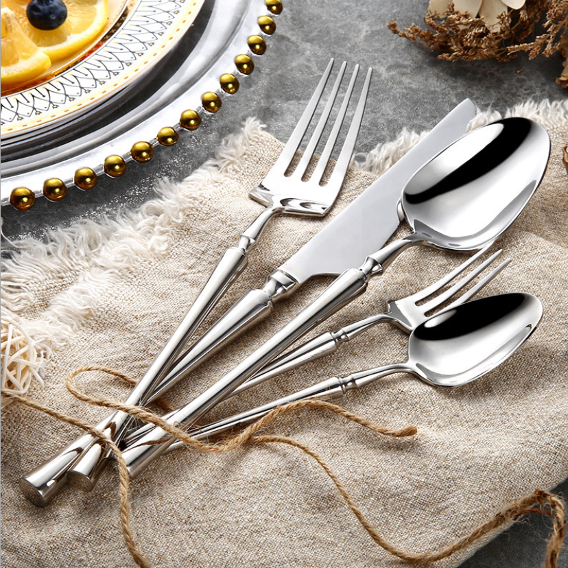 Junips | Classic Stainless Steel Set with Elegant Handles