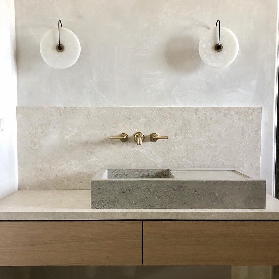 Junips | White Alabaster Wall Lamp