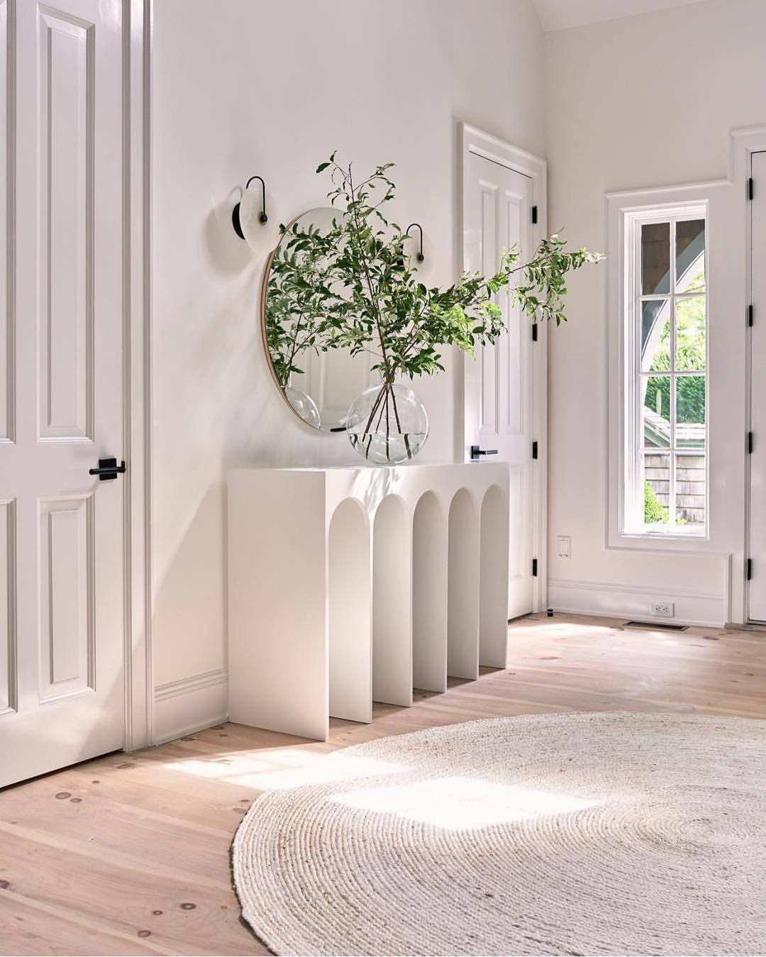 Junips | White Alabaster Wall Lamp