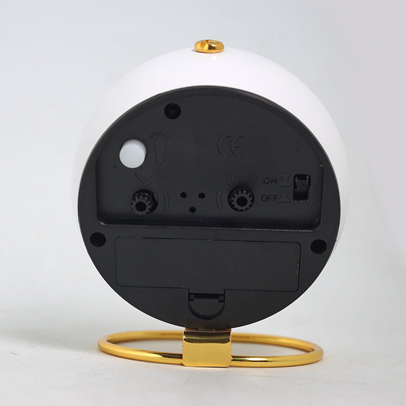 Junips | Minimalistic round table clock