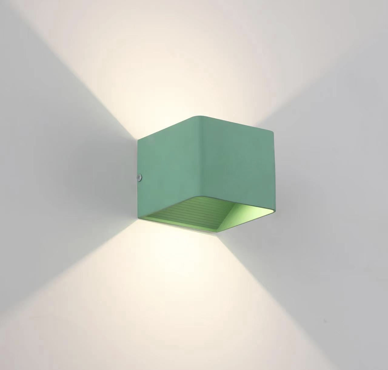 Junips | OrrSquare – Modern square wall lamp for stylish lighting