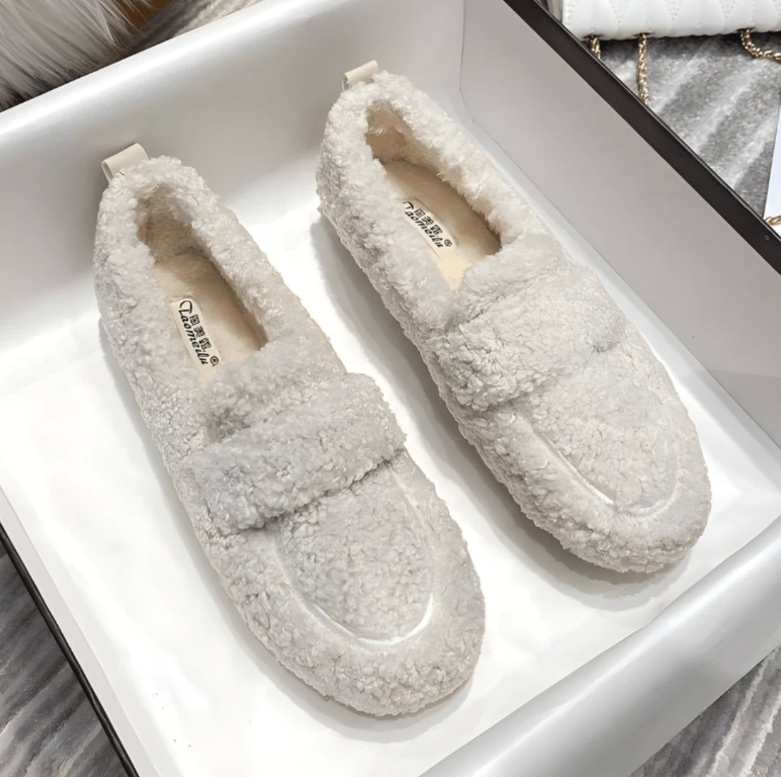 Junips | Comfortable moccasin slippers with Sherpa lining