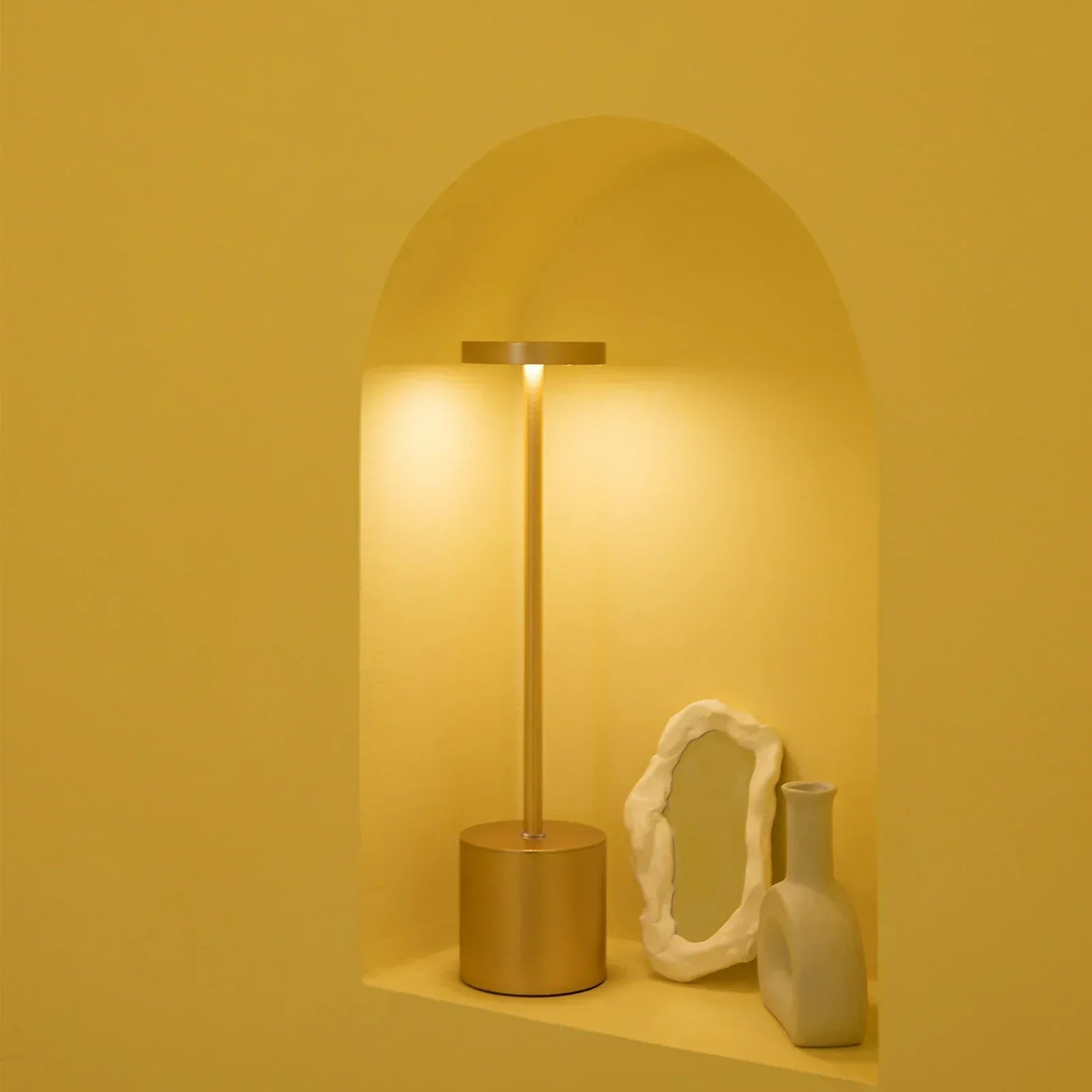 Junips | Classic wireless lamp - Touch sensor LED desk lamp with 3 adjustable color temperatures