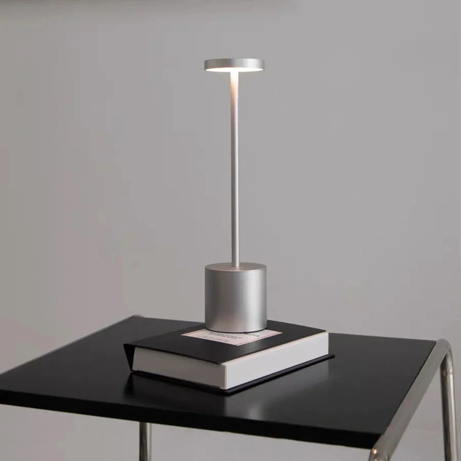 Junips | Classic wireless lamp - Touch sensor LED desk lamp with 3 adjustable color temperatures