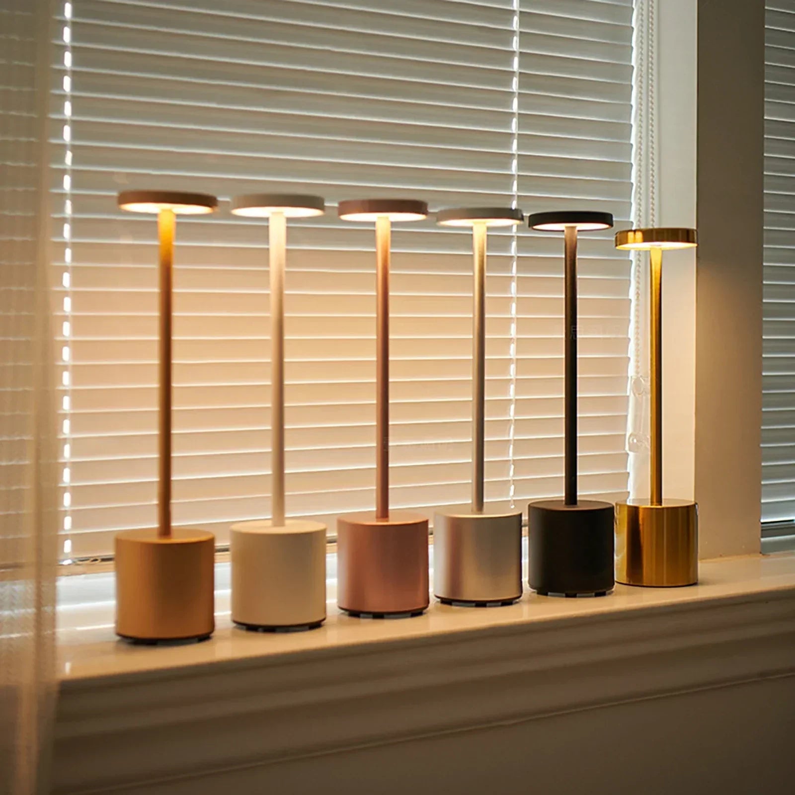 Junips | Classic wireless lamp - Touch sensor LED desk lamp with 3 adjustable color temperatures