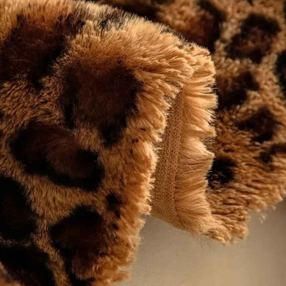 Junips | Cozy Leopard Print Sofa Cover