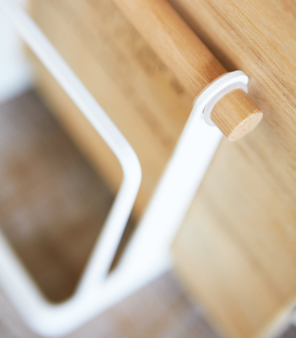 Junips | Cutting board stand - Steel + Wood