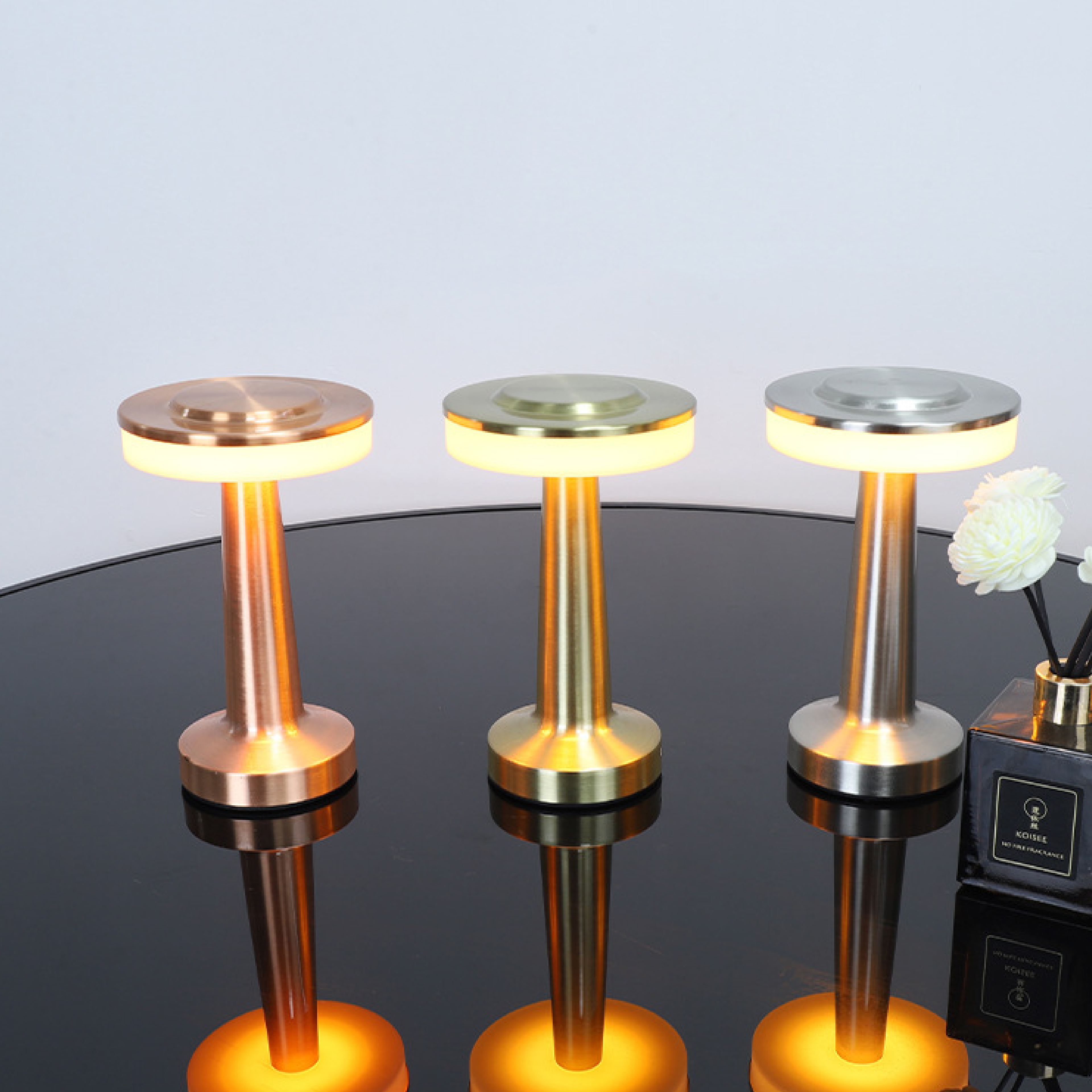 Junips | Black LED Table Lamp with Metal Finish – Modern Light for Living Rooms and Offices, Warm Light