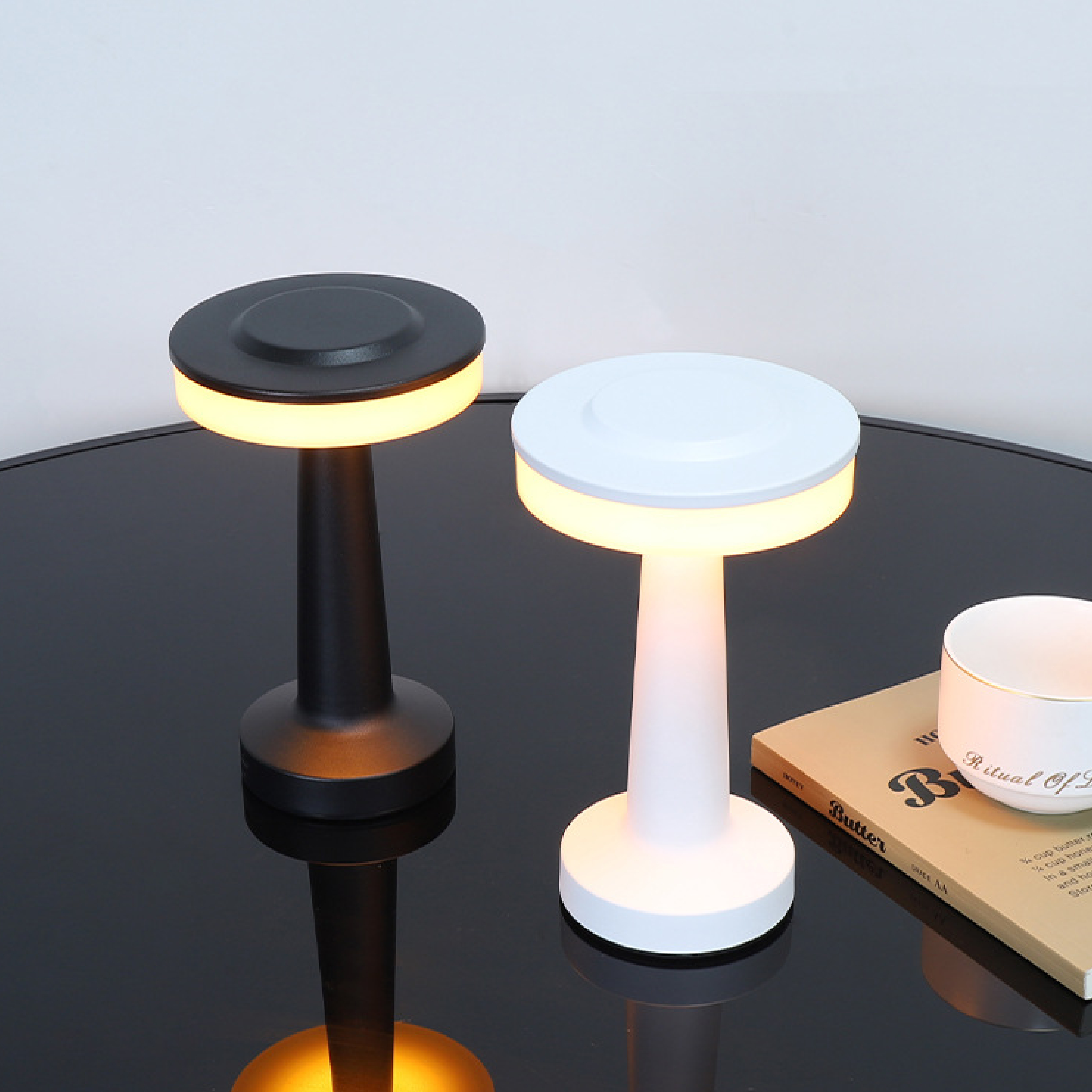 Junips | Black LED Table Lamp with Metal Finish – Modern Light for Living Rooms and Offices, Warm Light
