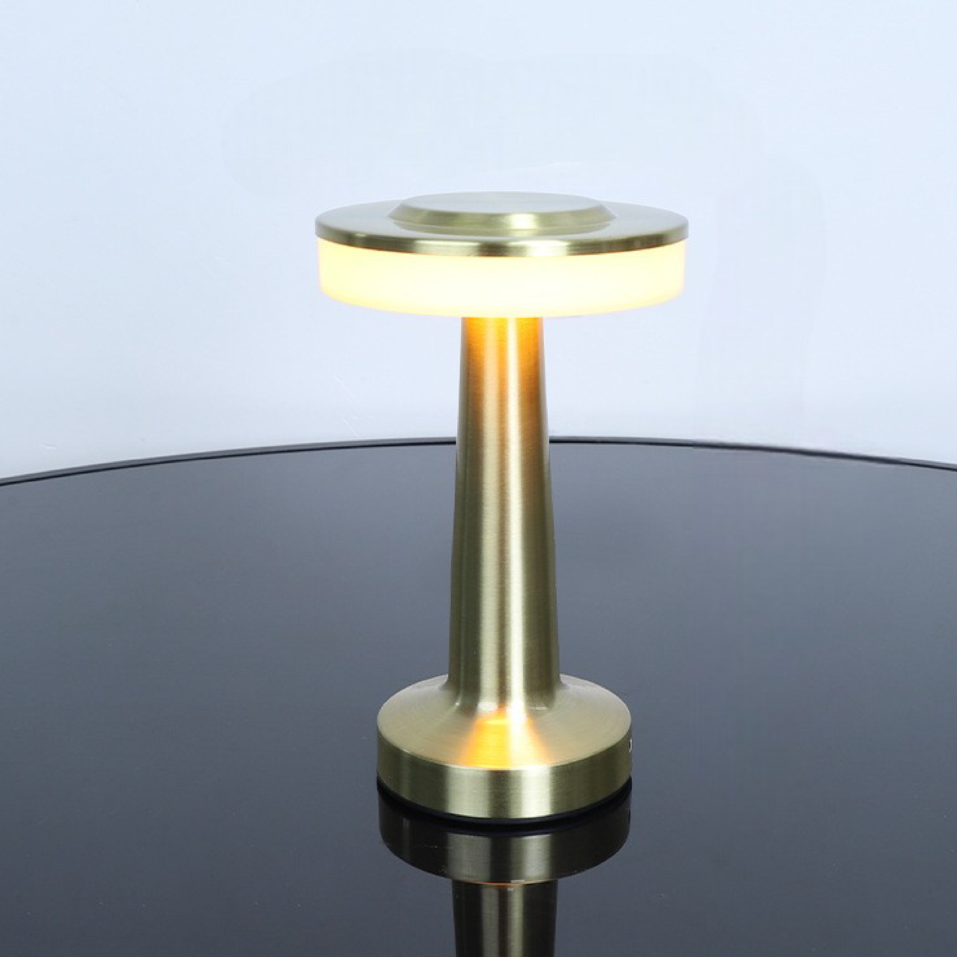 Junips | Black LED Table Lamp with Metal Finish – Modern Light for Living Rooms and Offices, Warm Light