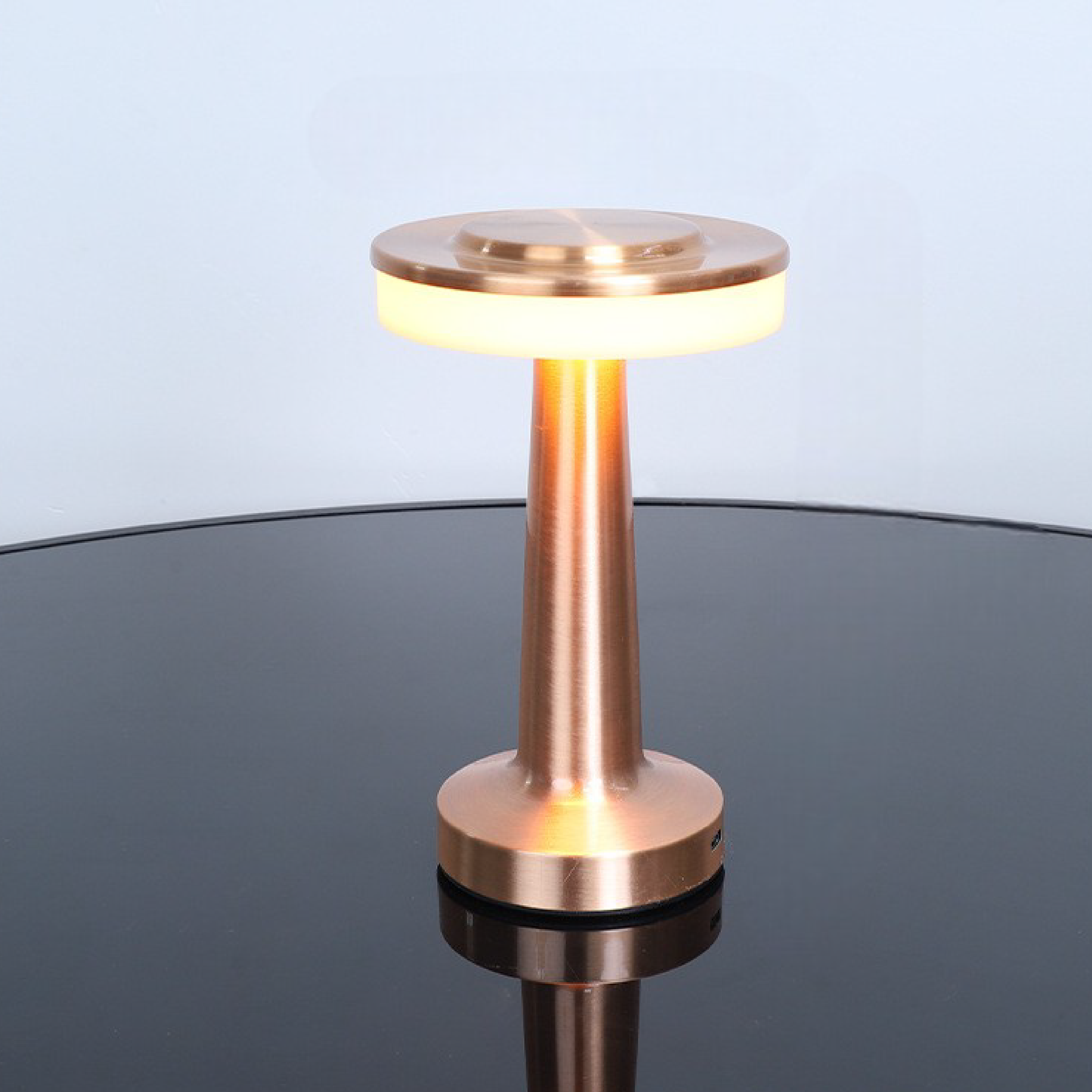 Junips | Black LED Table Lamp with Metal Finish – Modern Light for Living Rooms and Offices, Warm Light