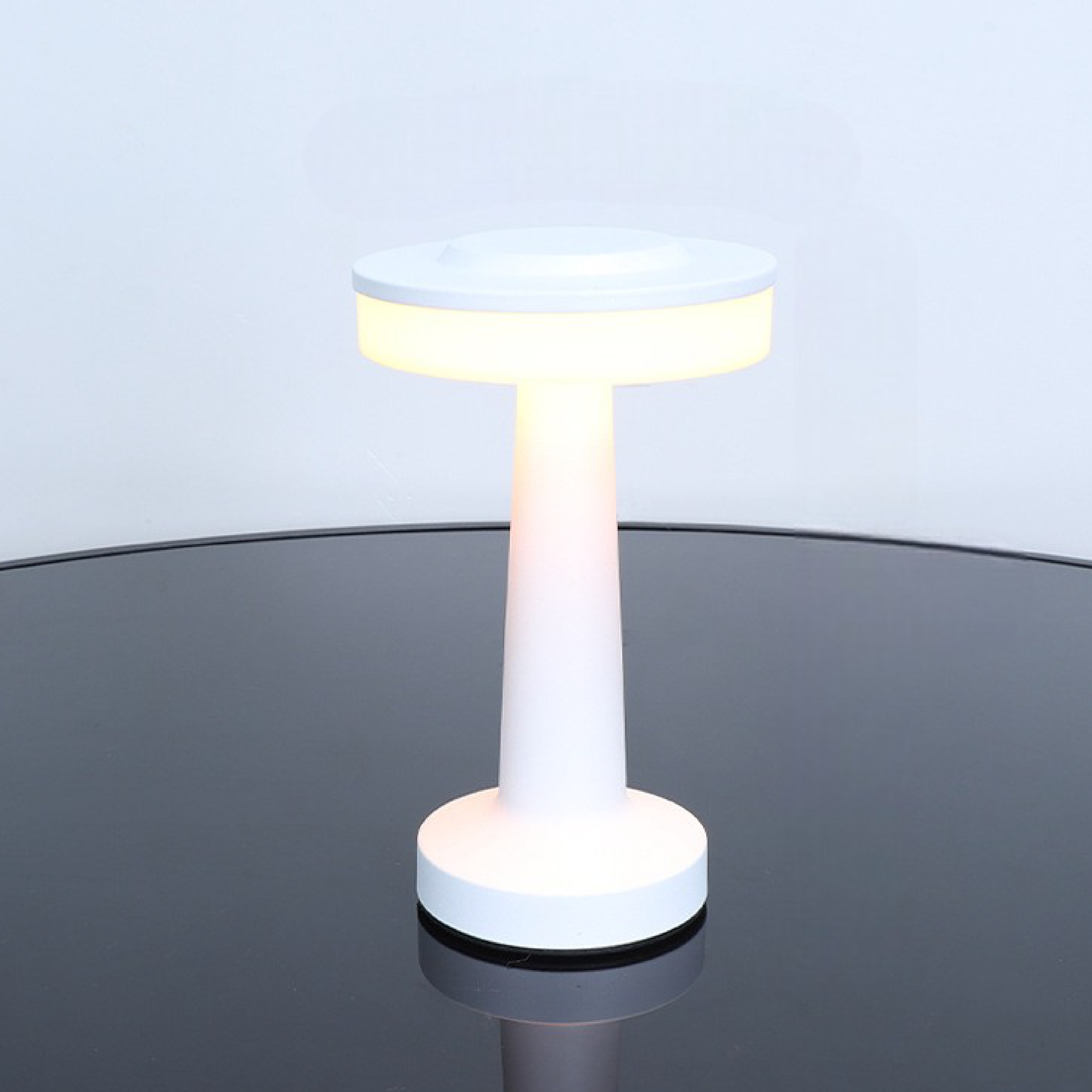 Junips | Black LED Table Lamp with Metal Finish – Modern Light for Living Rooms and Offices, Warm Light