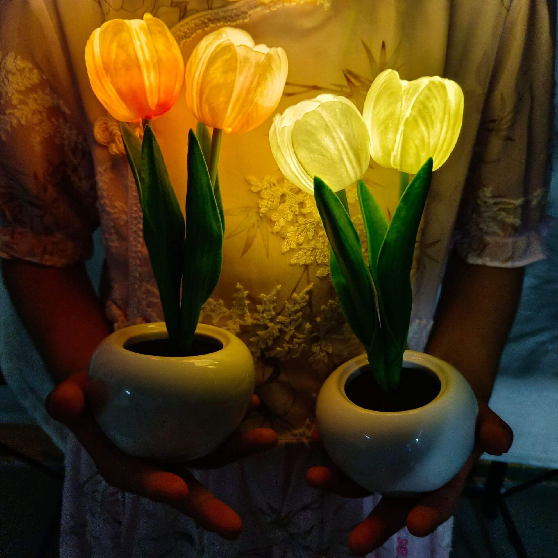 Junips | Modern Creative Simulation Tulip Peony LED Night Light Table Lamp