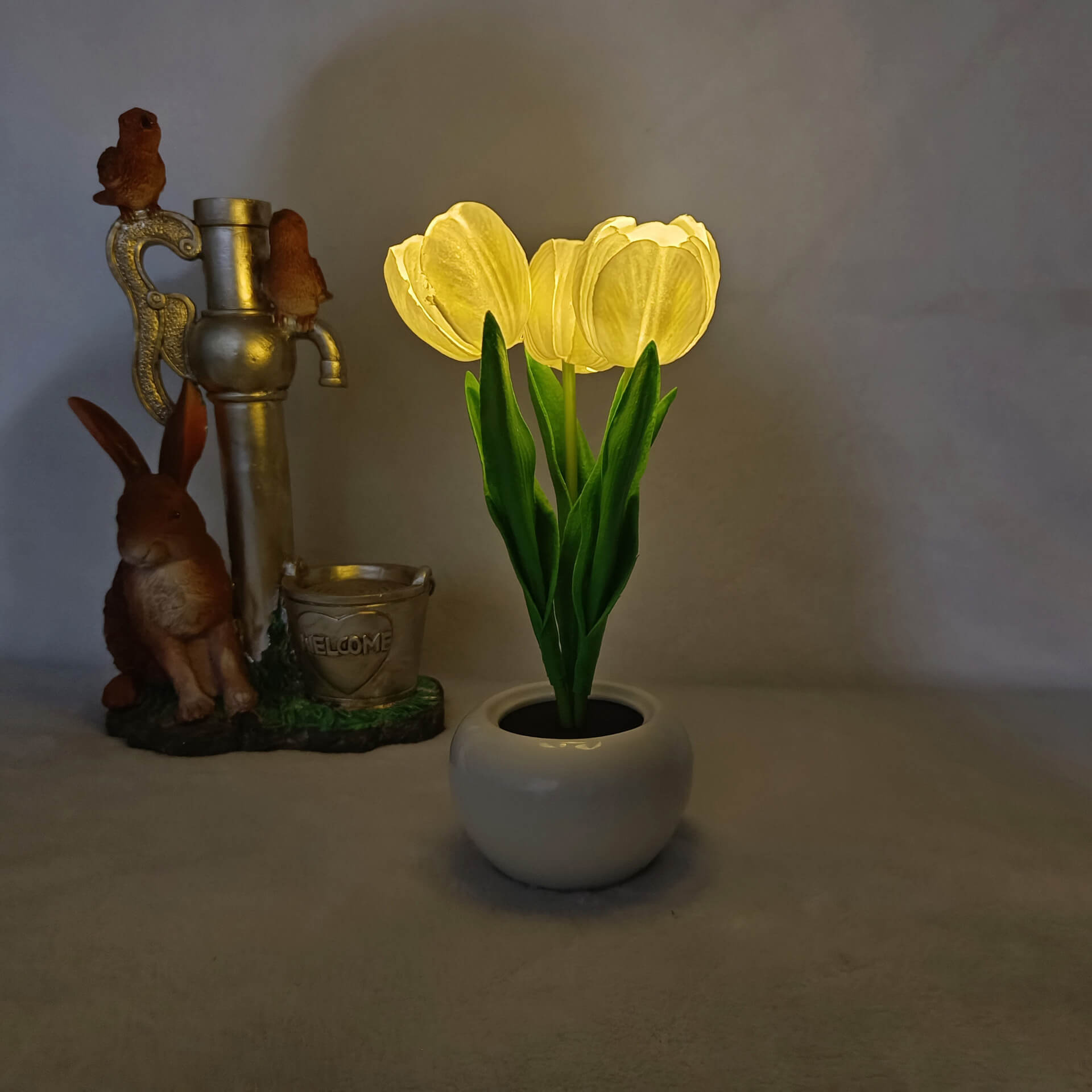 Junips | Modern Creative Simulation Tulip Peony LED Night Light Table Lamp