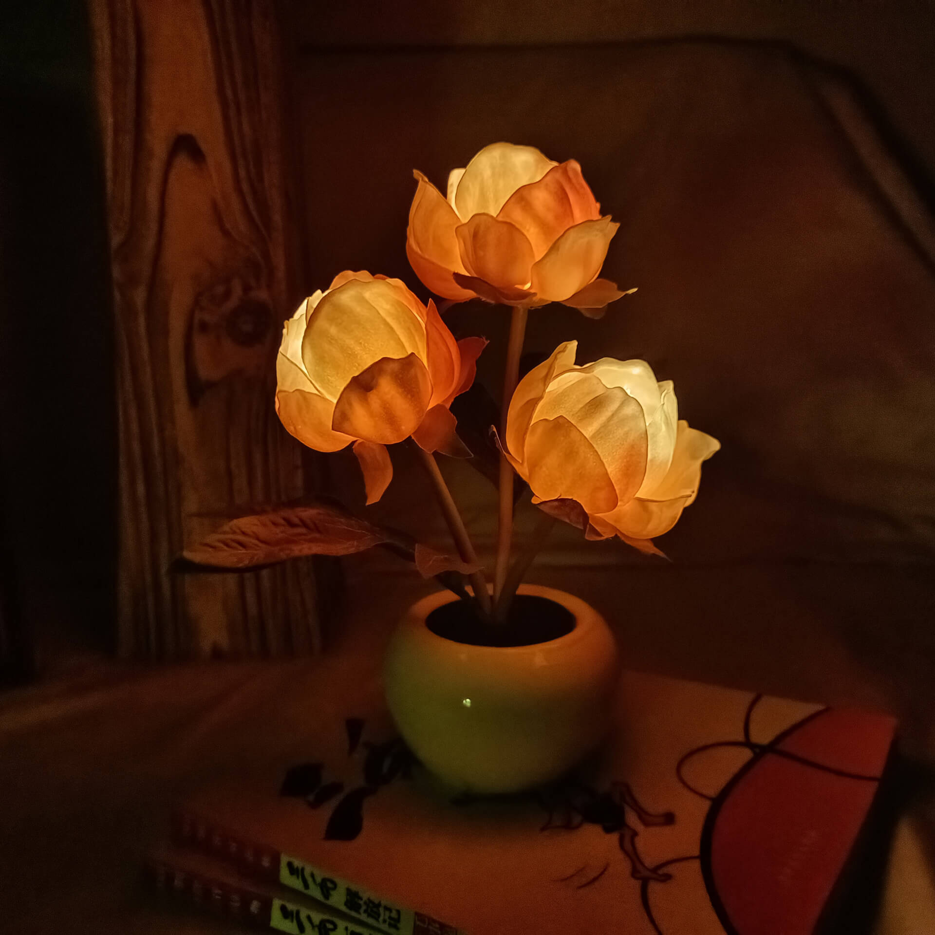 Junips | Modern Creative Simulation Tulip Peony LED Night Light Table Lamp