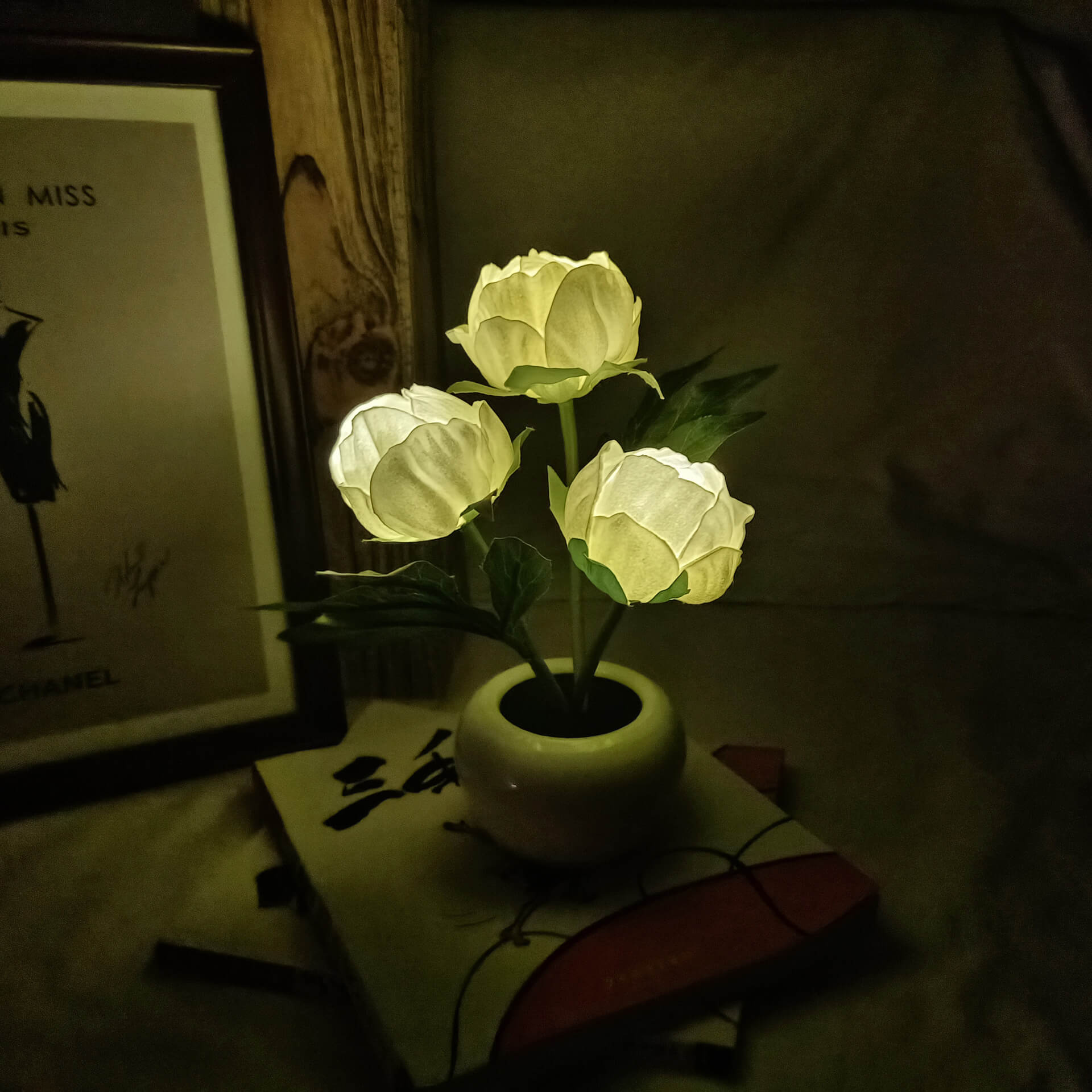 Junips | Modern Creative Simulation Tulip Peony LED Night Light Table Lamp