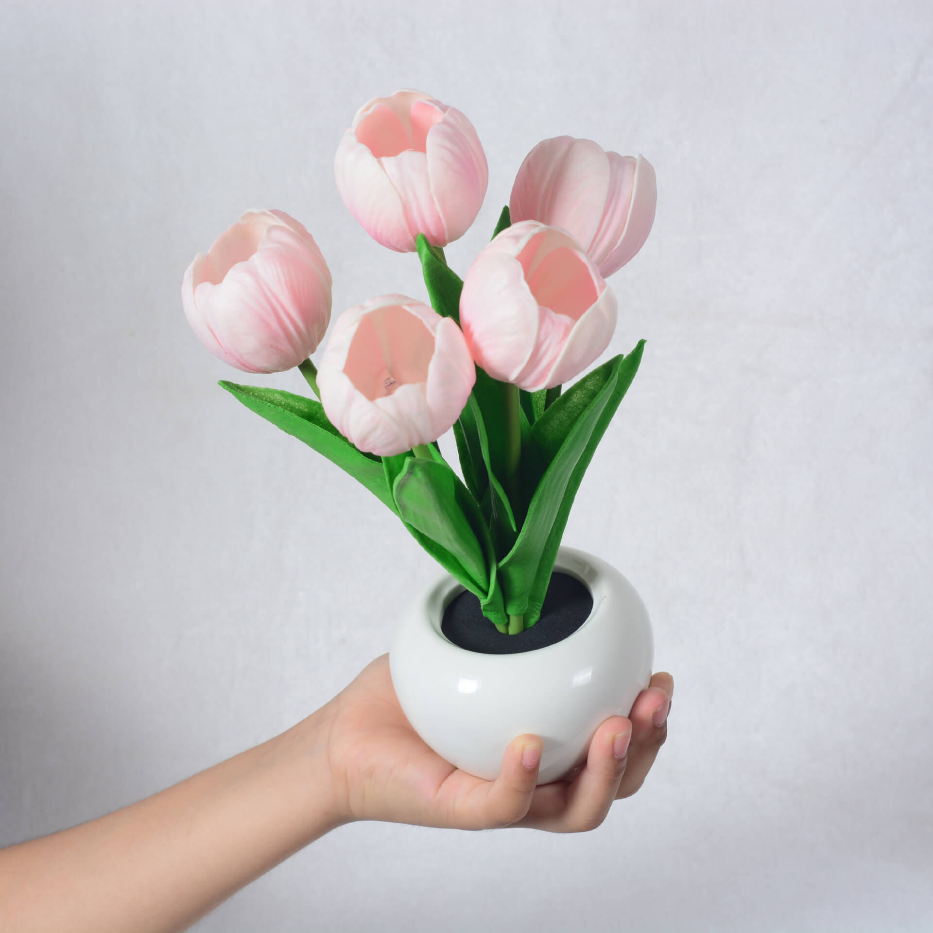 Junips | Modern Creative Simulation Tulip Peony LED Night Light Table Lamp