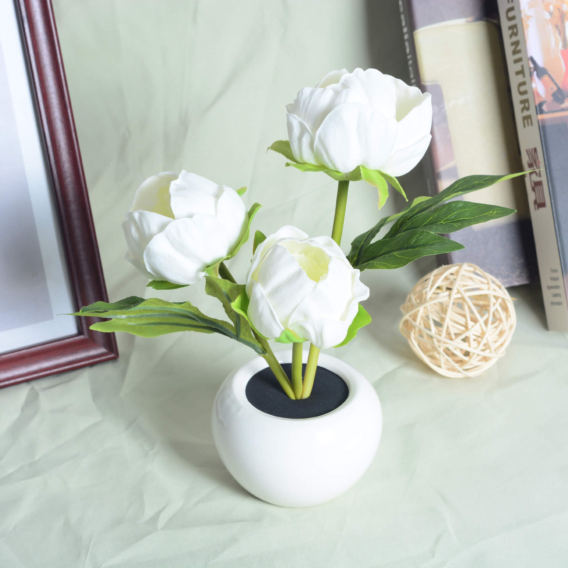 Junips | Modern Creative Simulation Tulip Peony LED Night Light Table Lamp