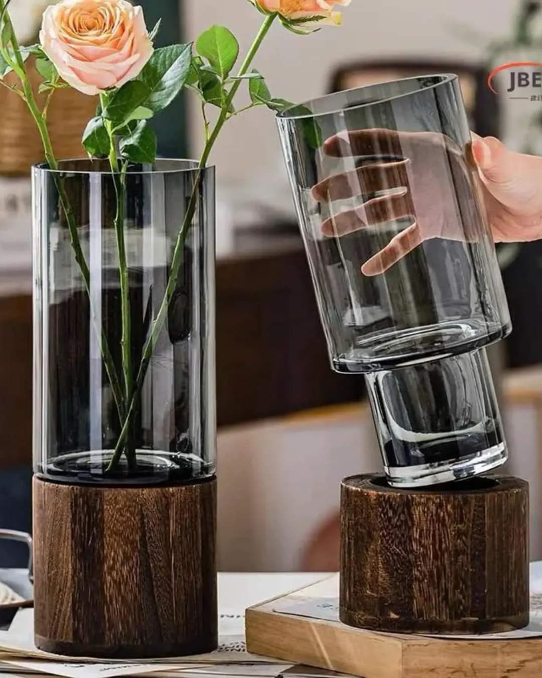 Junips | Glass flower vase with wooden base