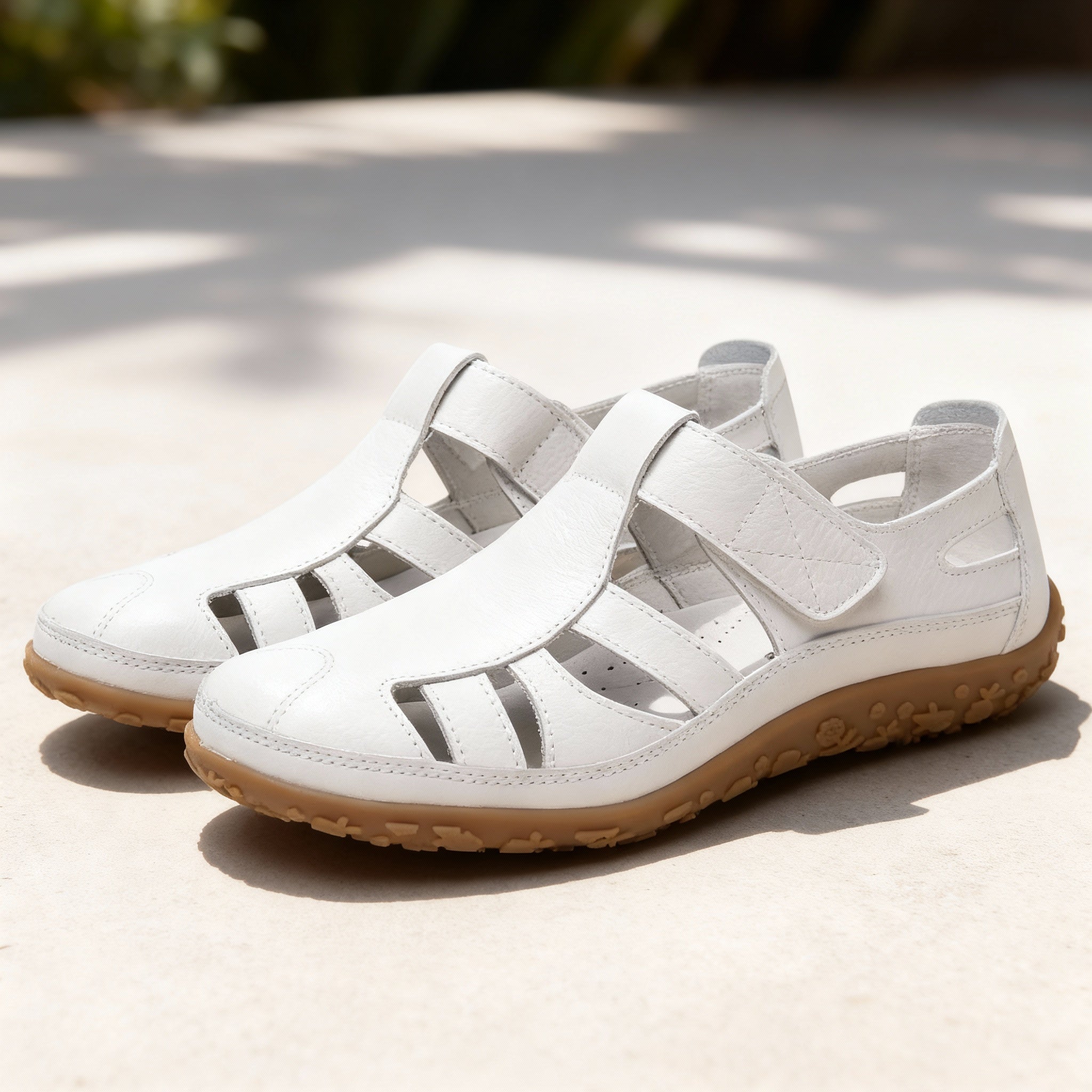 Junips | Orthopedic Retro Sandals | Split Leather Anti-Slip Flats | Anatomical Arch Support | Shock-Absorbing Rubber Outsole | Diabetic-Friendly Wide Toe Box | Slip-On Ergonomic Footwear
