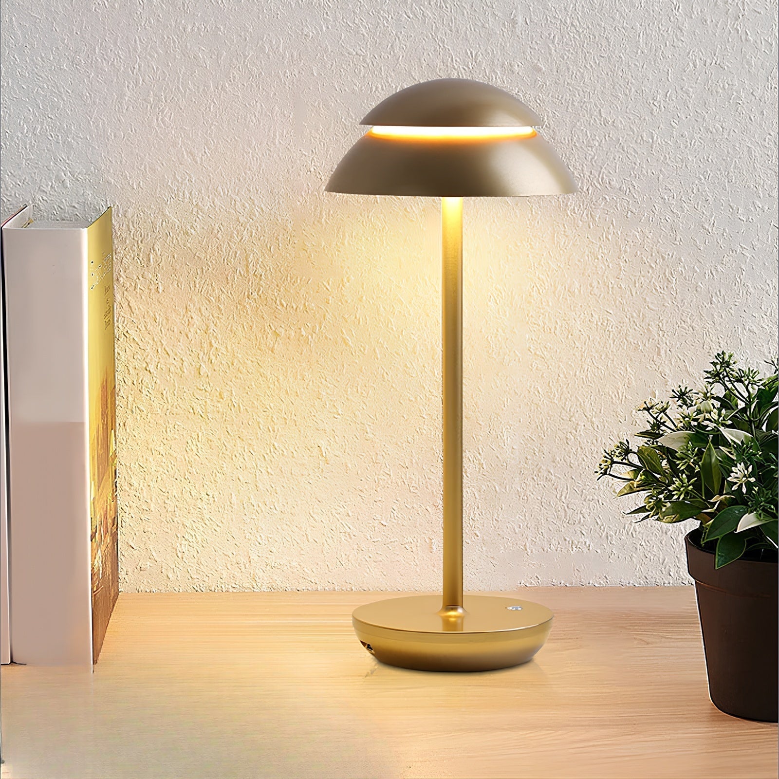 Junips | Modern Metal Table Lamp