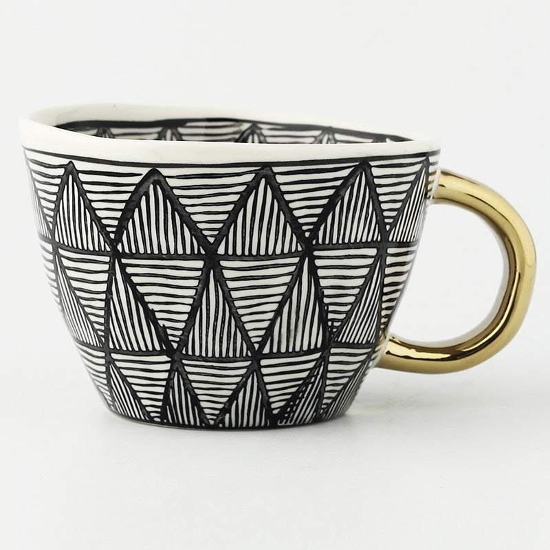 Junips | Cup with abstract geometric pattern and gold handle