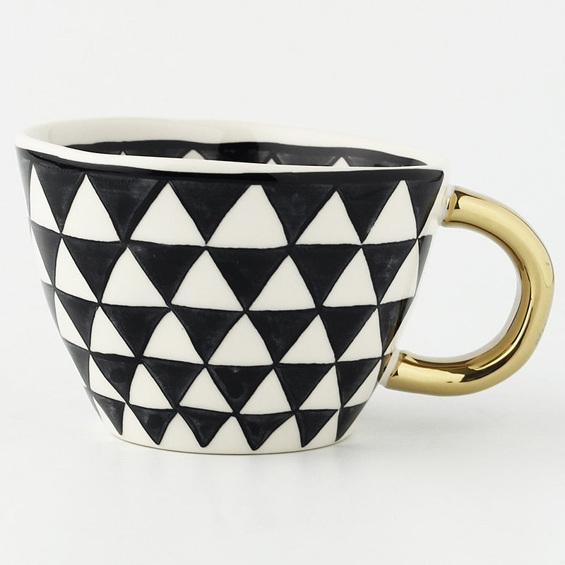 Junips | Cup with abstract geometric pattern and gold handle