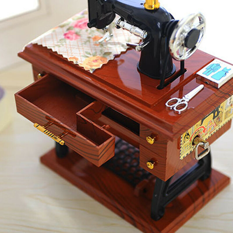 Junips | Mini Craft Retro Sewing Machine Decor
