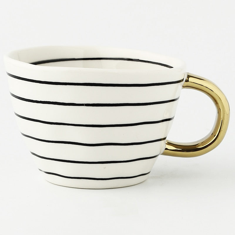 Junips | Cup with abstract geometric pattern and gold handle