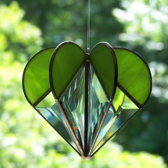 Junips | Handcrafted Heart-Shaped Sun Catcher Made of Stained Glass