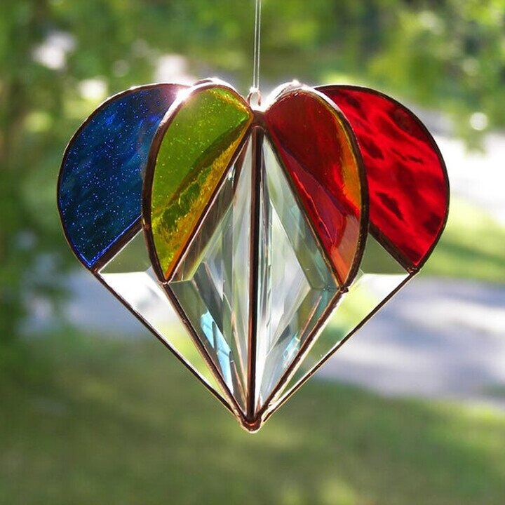 Junips | Handcrafted Heart-Shaped Sun Catcher Made of Stained Glass