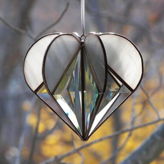 Junips | Handcrafted Heart-Shaped Sun Catcher Made of Stained Glass