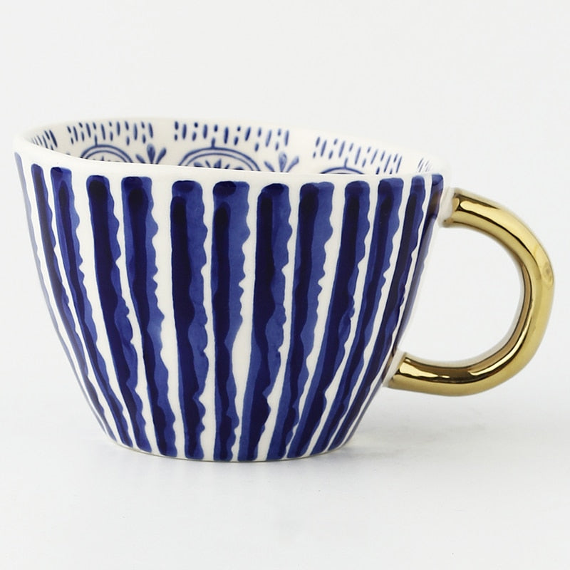 Junips | Cup with abstract geometric pattern and gold handle