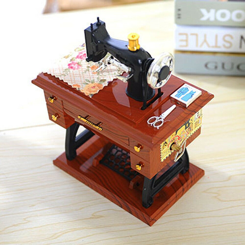 Junips | Mini Craft Retro Sewing Machine Decor