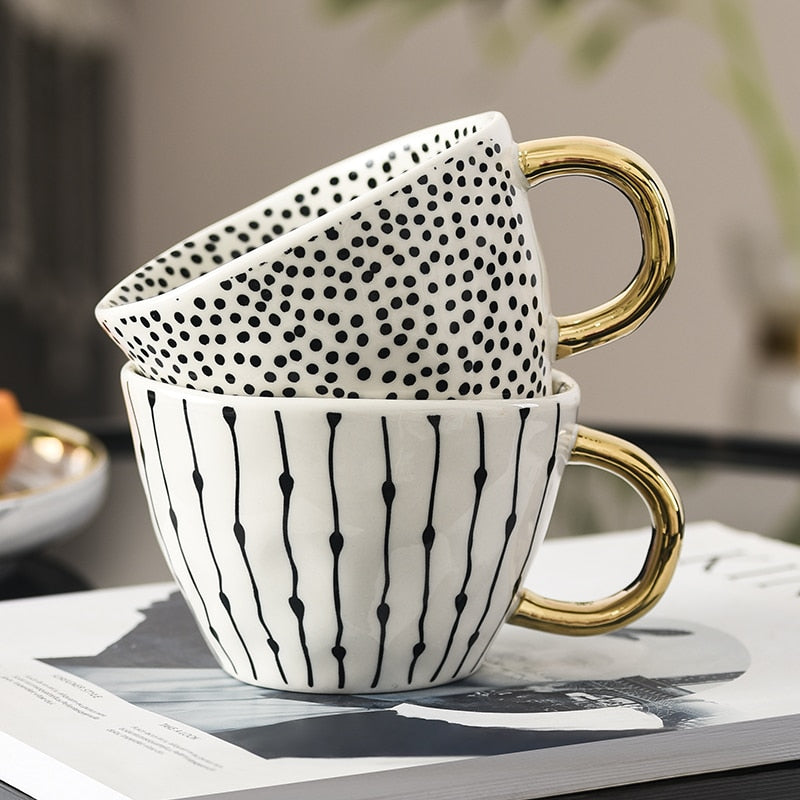 Junips | Cup with abstract geometric pattern and gold handle