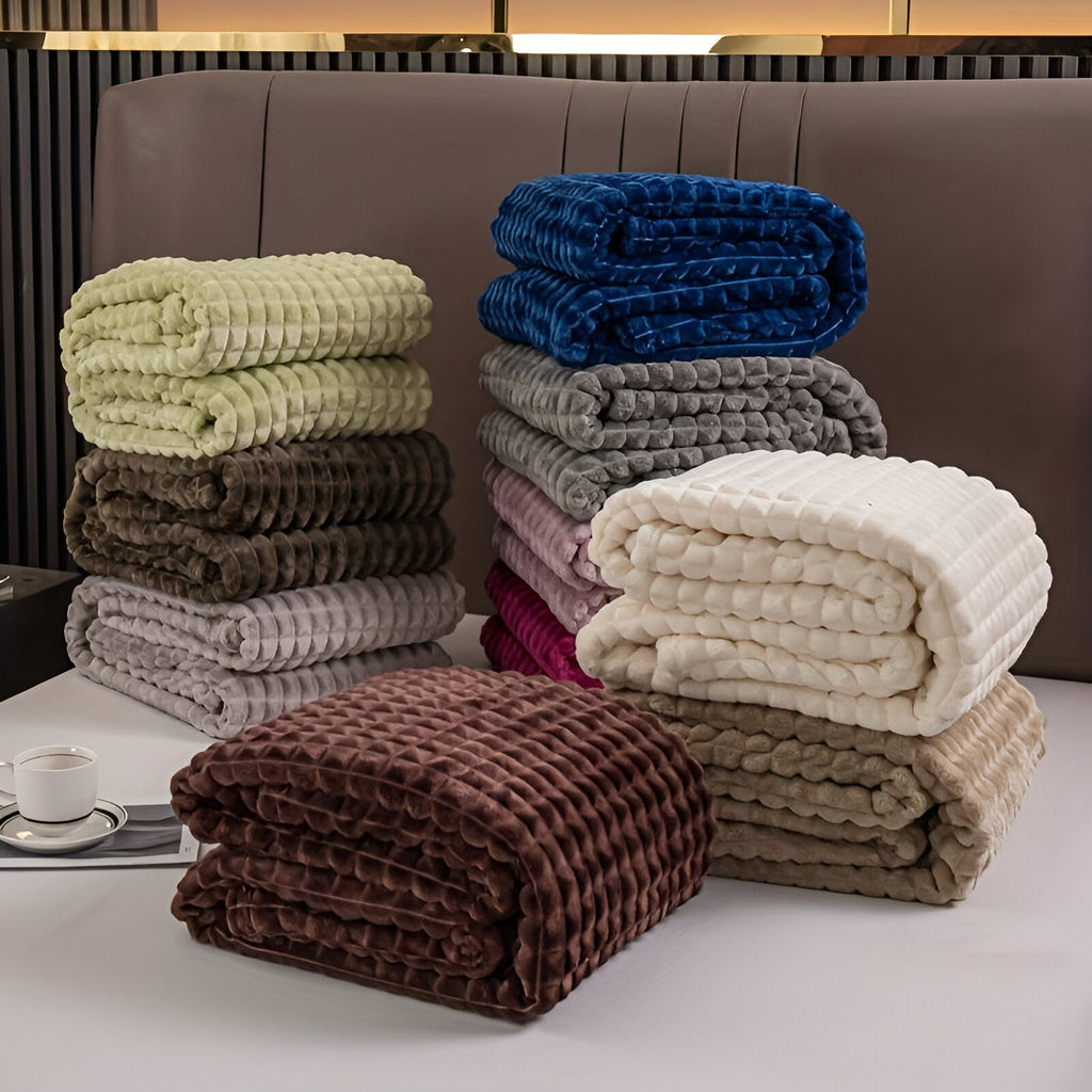 Junips | EliteWave Plaid - Ultrafluffy structured coral fleece blanket
