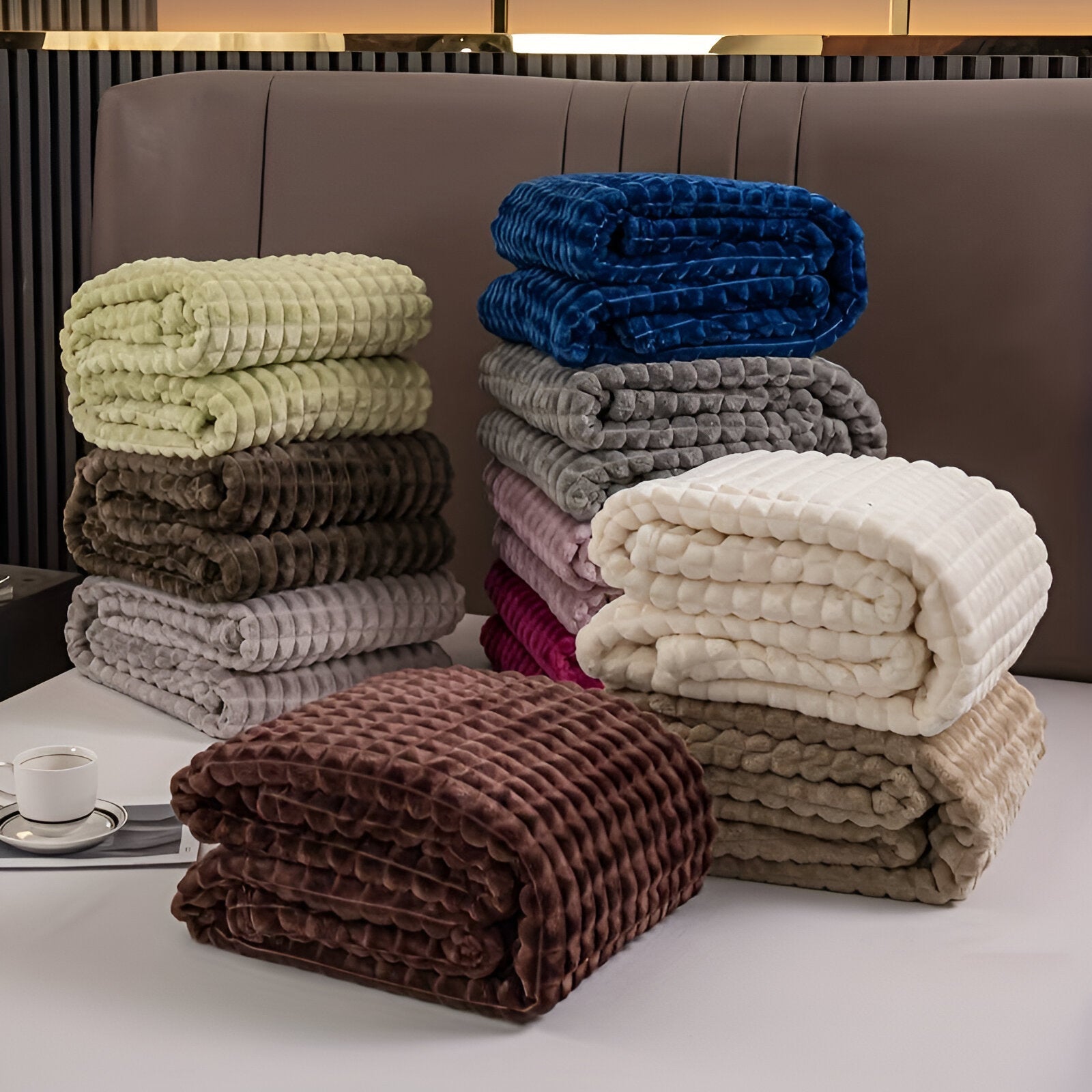 Junips | EliteWave Plaid - Ultrafluffy structured coral fleece blanket